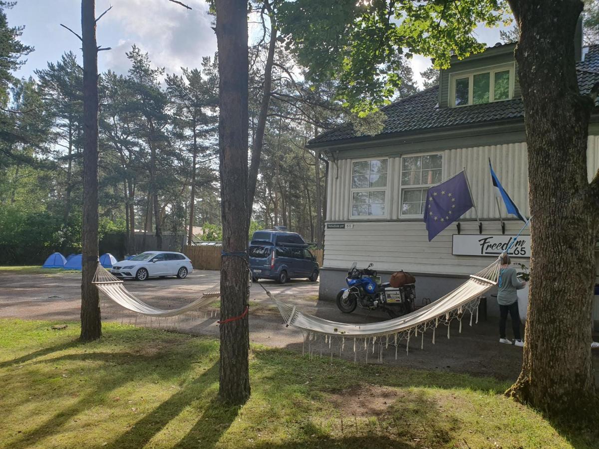 Freedom65 Hostel And Caravan Tallinn Eksteriør billede